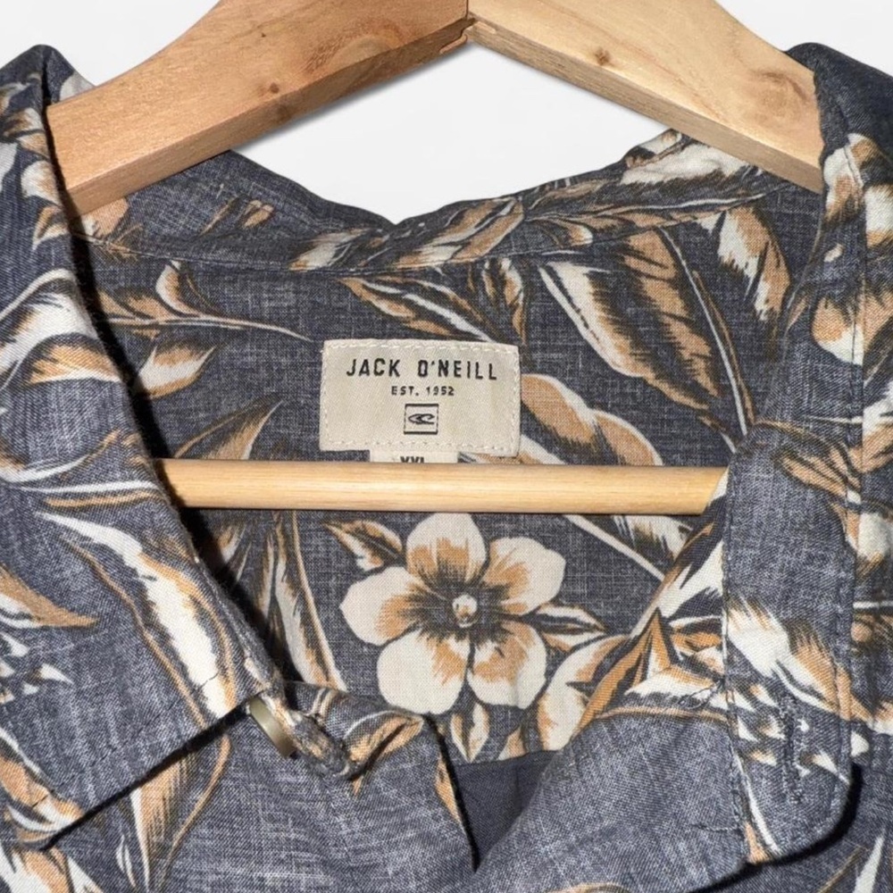 O'Neill Gray and Tan Floral Casual Button Down Shirt - Picture 4 of 4
